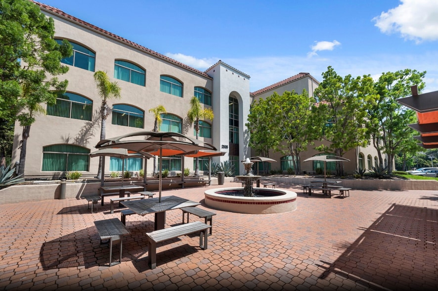 2555 Townsgate Rd, Westlake Village, CA for lease - Building Photo - Image 1 of 3