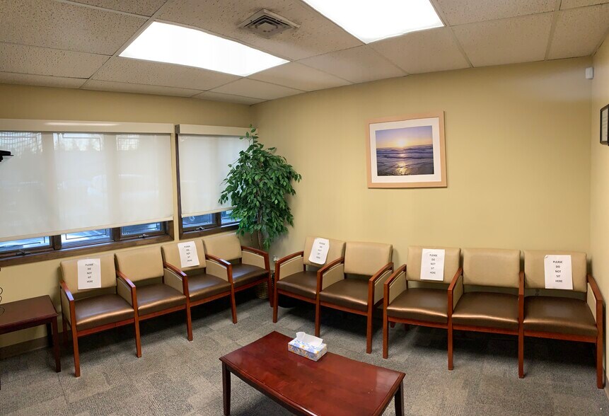 E6 Brier Hill Court Ct, East Brunswick, NJ for sale - Primary Photo - Image 1 of 1