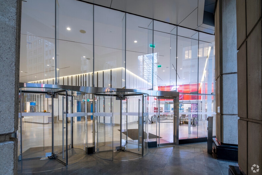 390 Bay St, Toronto, ON for lease - Building Photo - Image 2 of 30