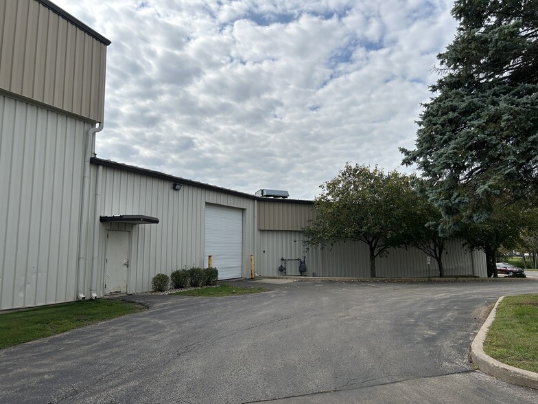 3690 Commerce Dr, Madison, WI for lease - Building Photo - Image 3 of 7