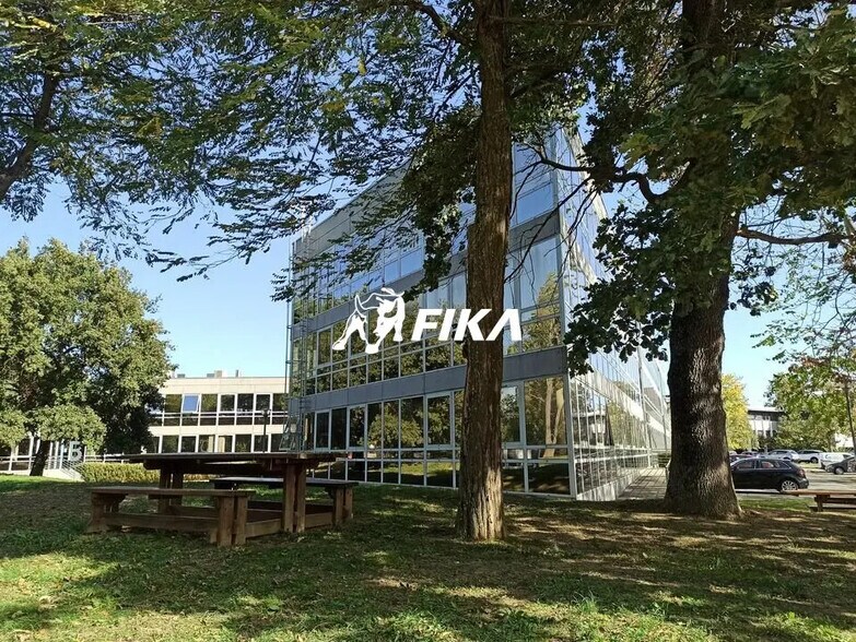 Office in Labège for lease - Building Photo - Image 2 of 7