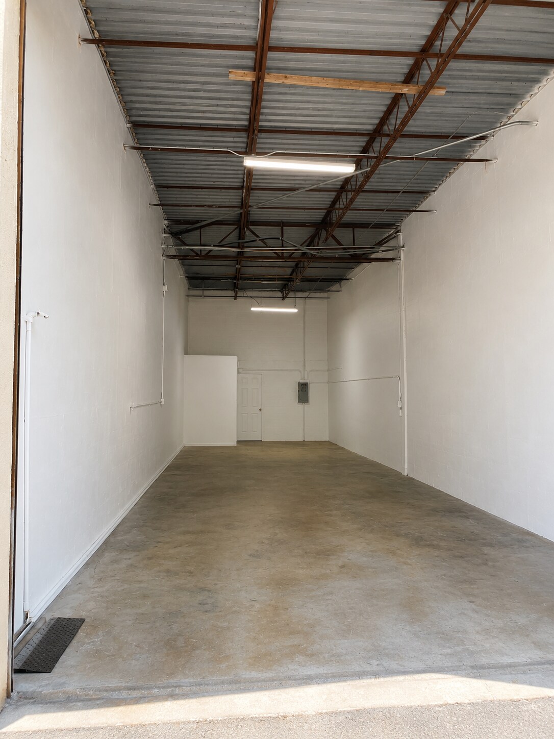 1901 NW 32nd St, Pompano Beach, FL for lease Interior Photo- Image 1 of 3