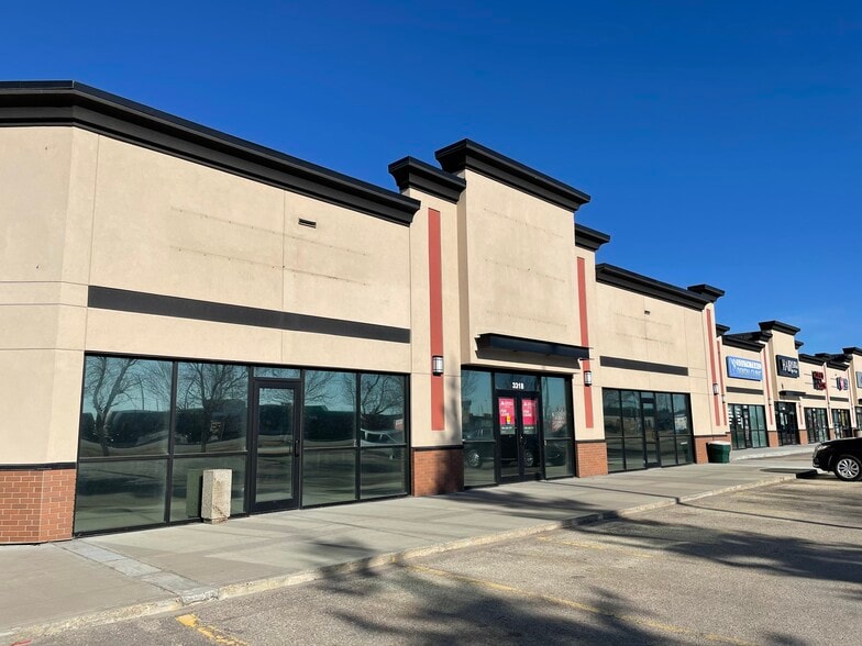 3354 Calgary Trl Nw, Edmonton, AB for lease - Building Photo - Image 2 of 7