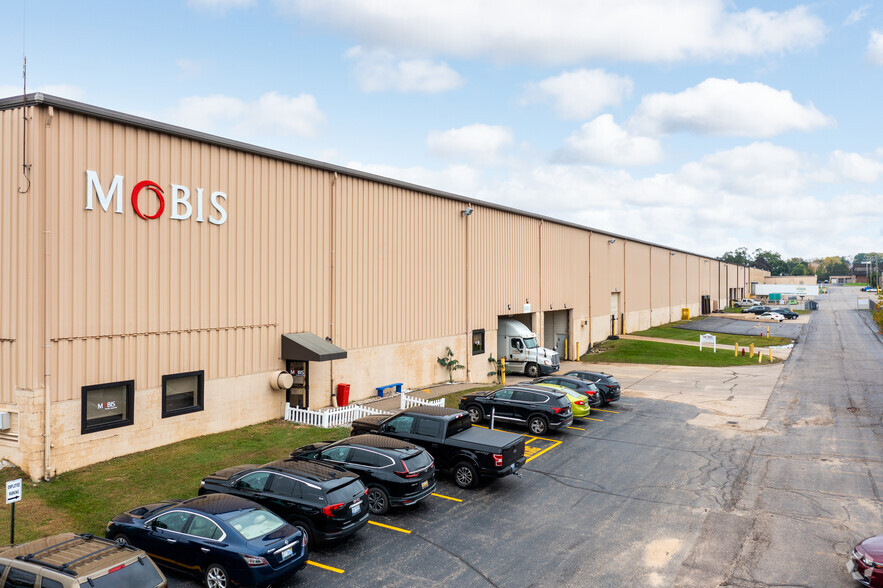 43155-43159 W 9 Mile Rd, Novi, MI for lease - Building Photo - Image 3 of 5