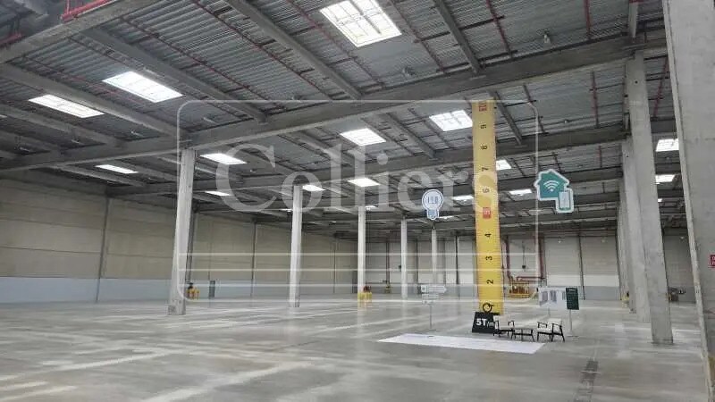 Office in Miramas for lease Building Photo- Image 1 of 10