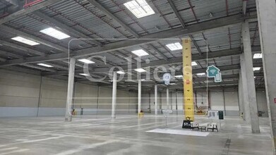 Office in Miramas for lease Building Photo- Image 1 of 10