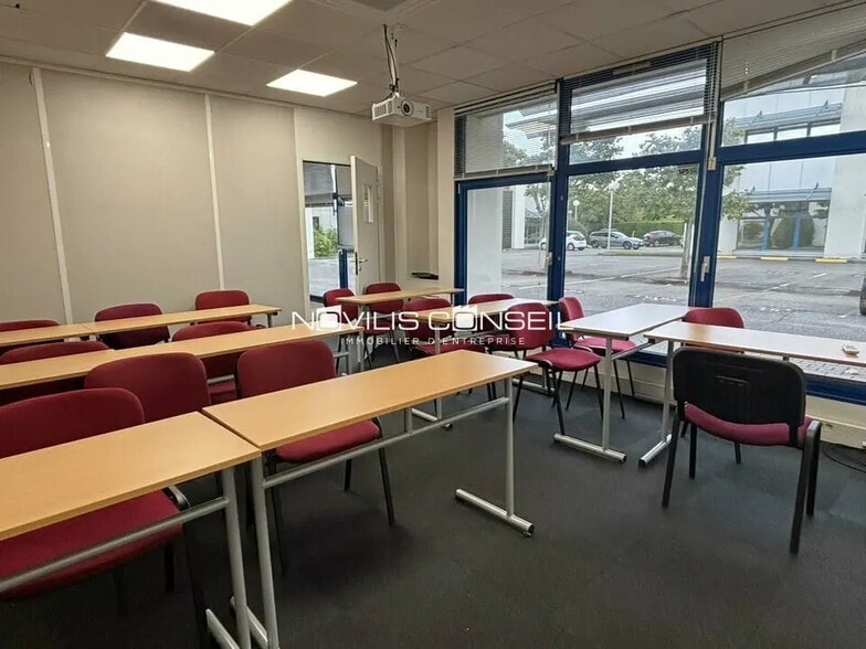 Office in Toulouse for lease - Interior Photo - Image 1 of 6