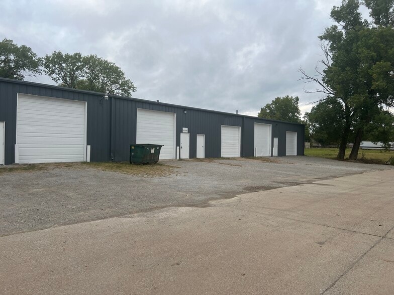 115 NW Adeline Ave, Bartlesville, OK for lease - Building Photo - Image 1 of 7