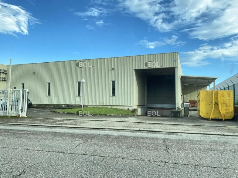 Industrial in Genas for lease - Building Photo - Image 2 of 20
