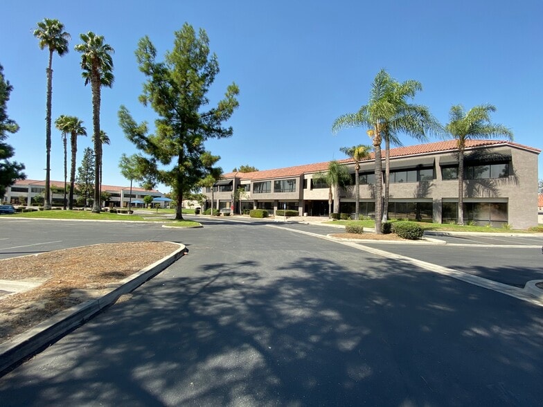 1060 E Washington St, Colton, CA for lease - Building Photo - Image 2 of 11