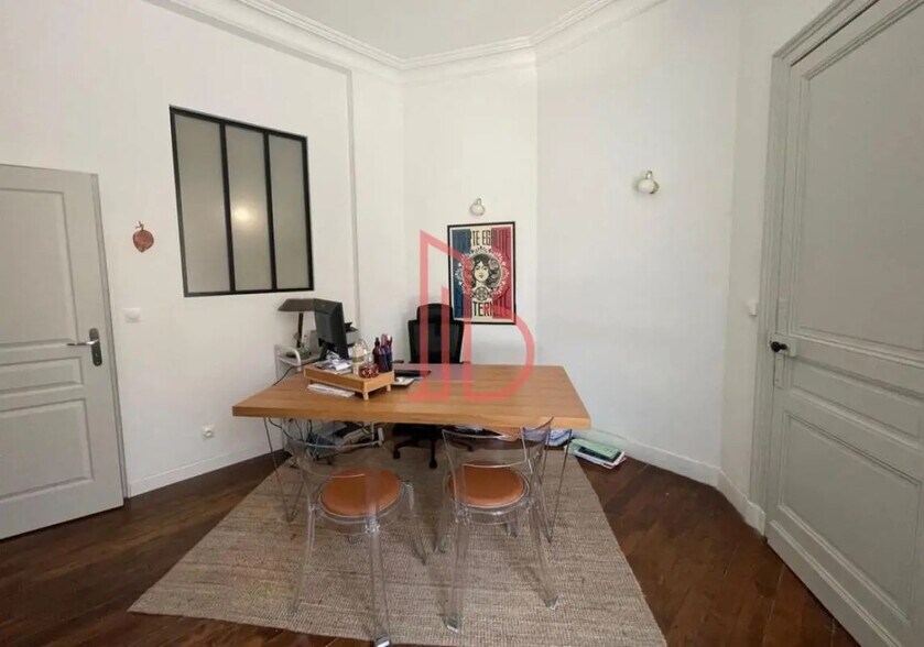 Office in Bordeaux for lease - Interior Photo - Image 3 of 5