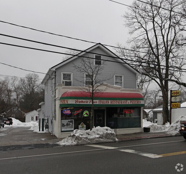 310 Main St, Center Moriches, NY for sale - Primary Photo - Image 1 of 1