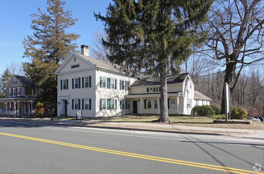 536 Main St, New Hartford, CT 06057