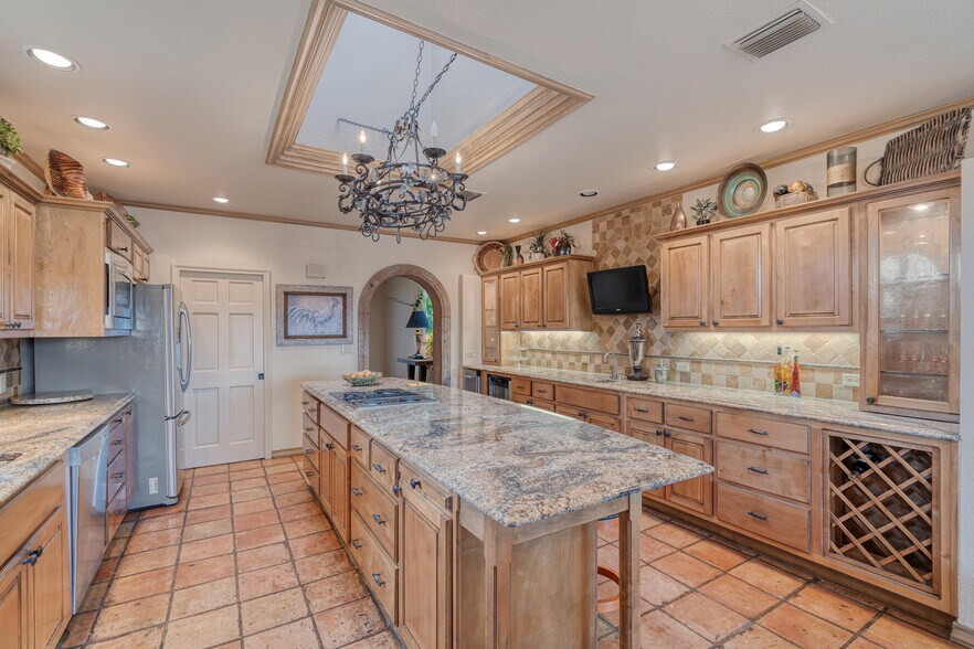 505 Gilchrist Ln, Del Rio, TX for sale - Interior Photo - Image 3 of 78