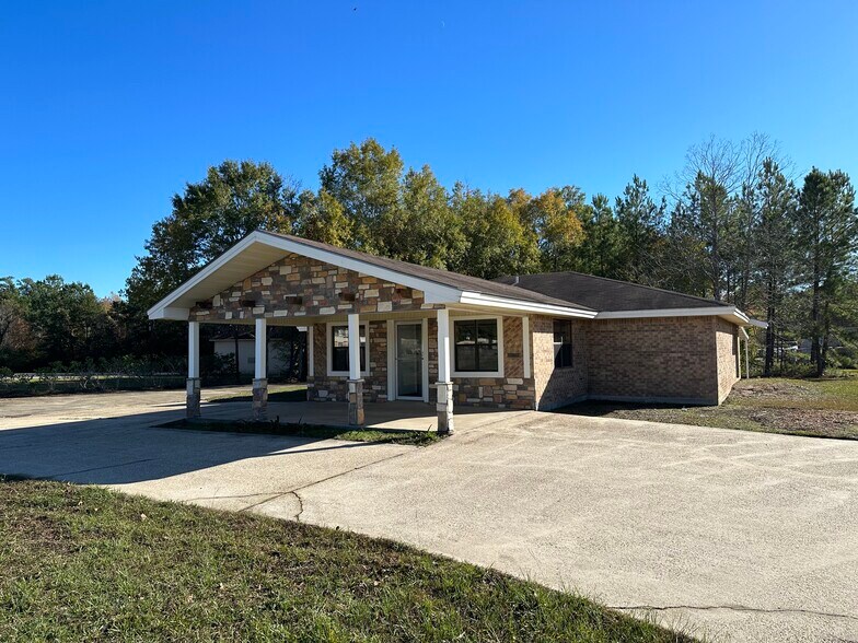 605 W Gibson St, Jasper, TX 75951
