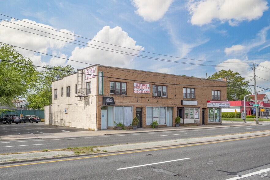 586596 Merrick Rd, Baldwin, NY 11510