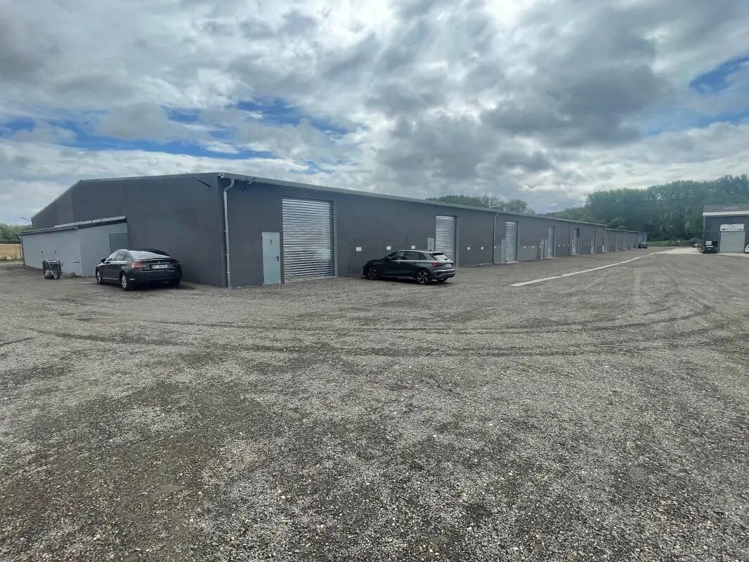 Flex in Gasny for lease Building Photo- Image 1 of 9