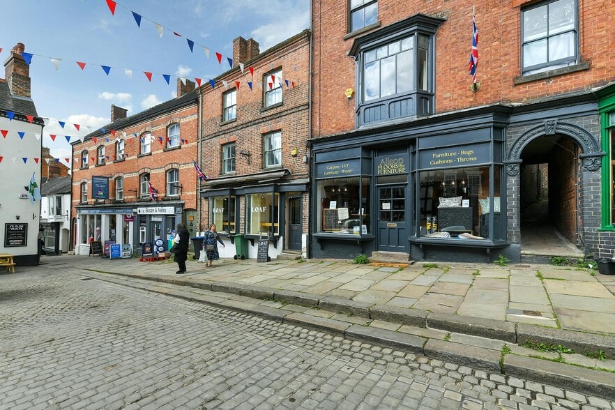 2 Victoria Sq, Ashbourne for sale - Building Photo - Image 1 of 8