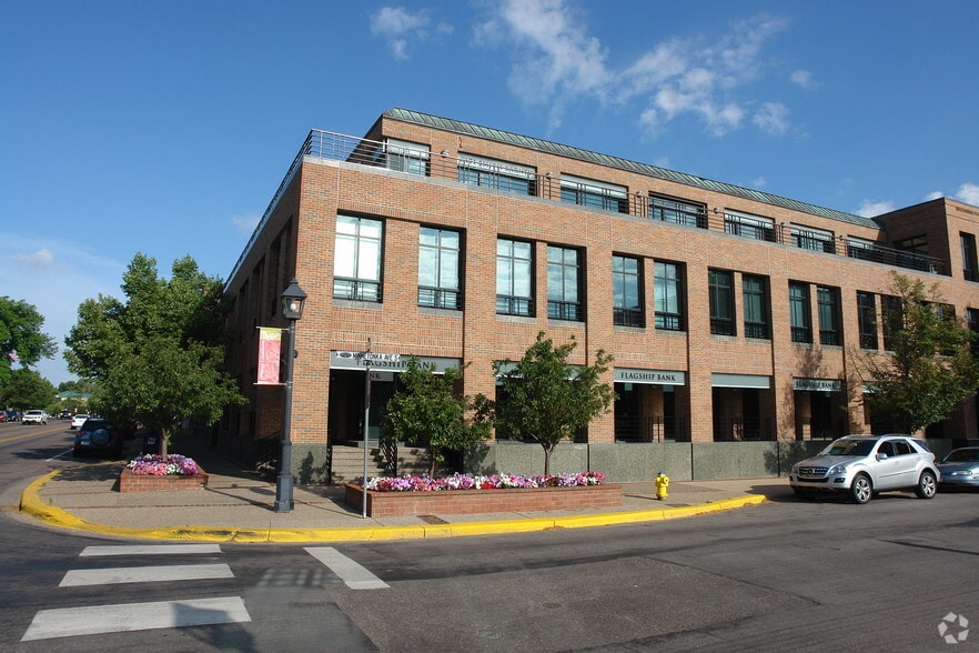 445 Lake St E, Wayzata, MN for lease - Building Photo - Image 3 of 7