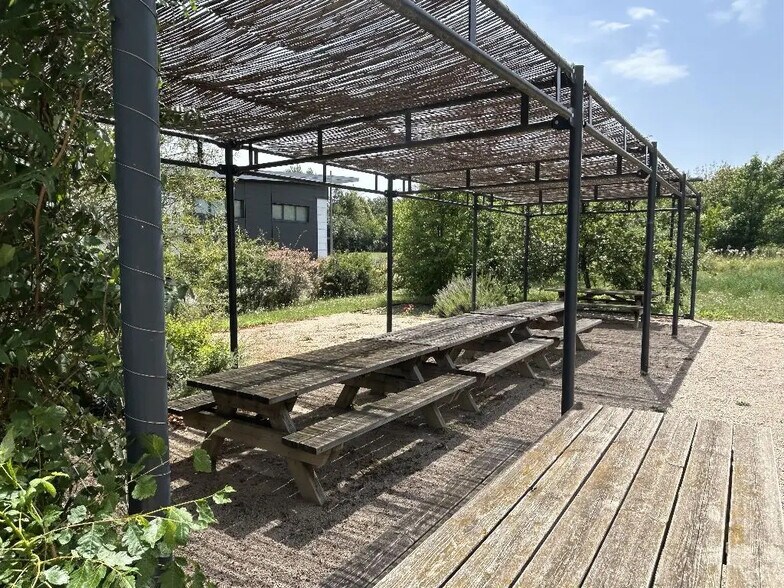 Office in Saint-Priest for sale - Building Photo - Image 1 of 12