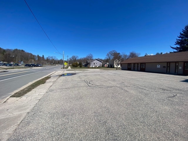 228 Seventh St, Frankfort, MI for lease - Building Photo - Image 3 of 24