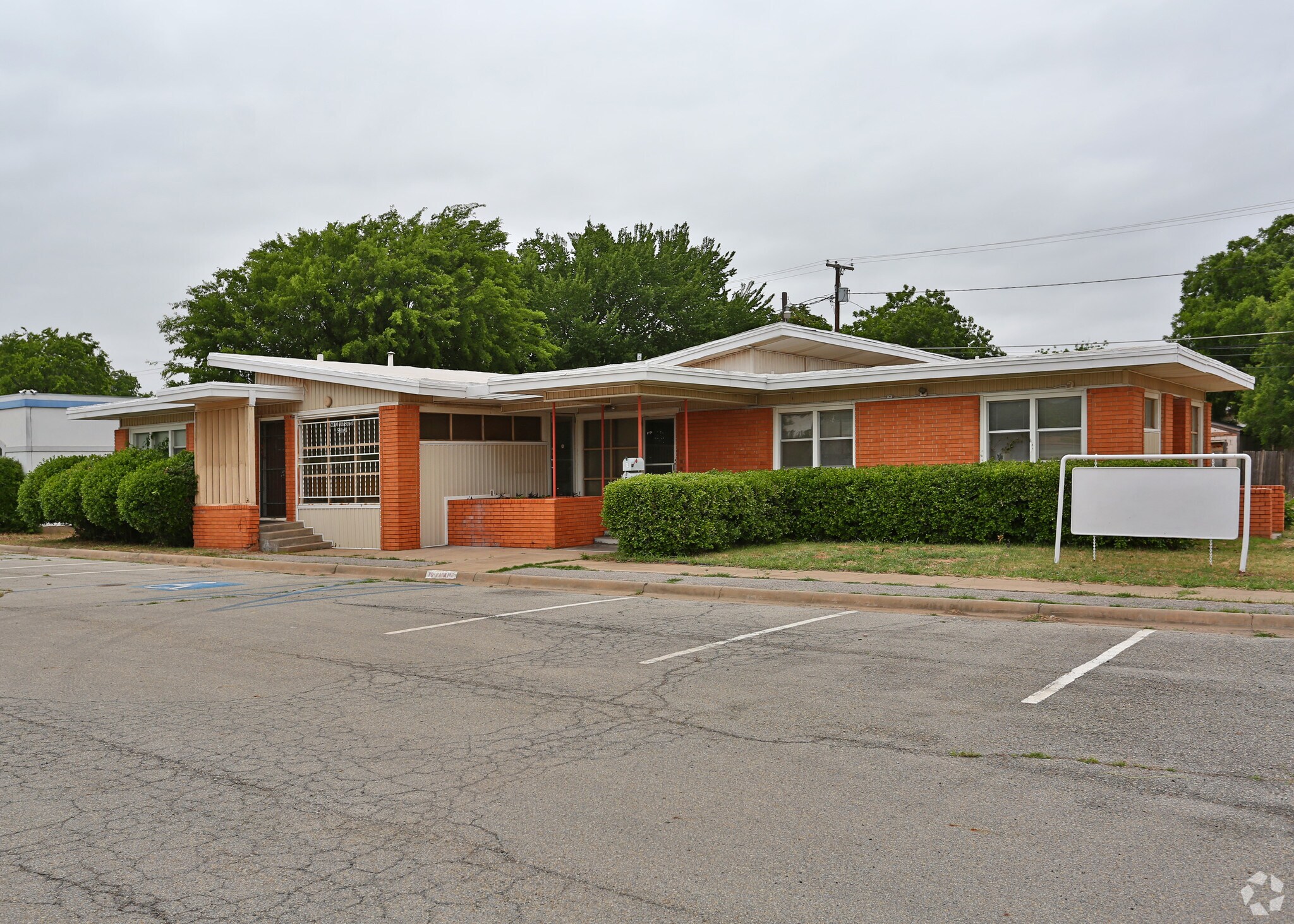 2300 9th St, Wichita Falls, TX for sale Primary Photo- Image 1 of 1