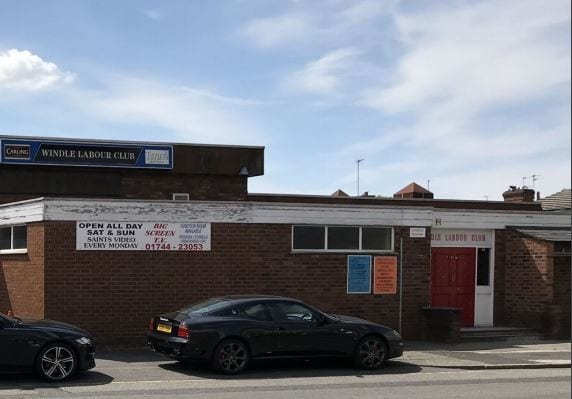 15 Dentons Green Ln, St Helens for sale - Primary Photo - Image 1 of 1