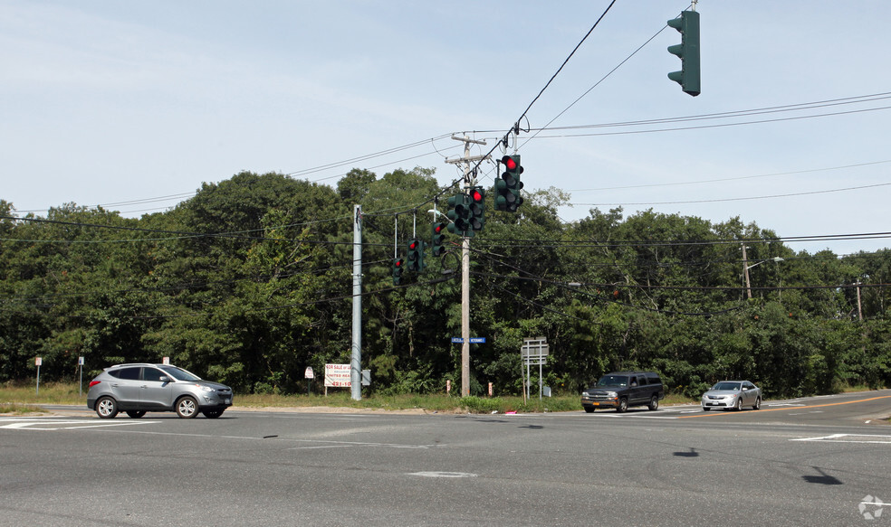 Veterans Memorial Hwy, Holbrook, NY for sale - Building Photo - Image 1 of 1