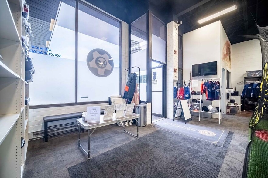 1513-1527 Johnston Rd, White Rock, BC for lease - Interior Photo - Image 3 of 12