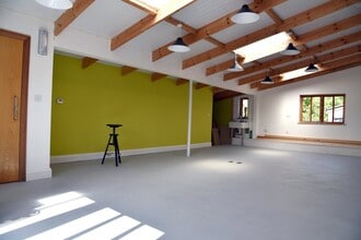 Over Old Rd, Gloucester for lease Interior Photo- Image 2 of 3