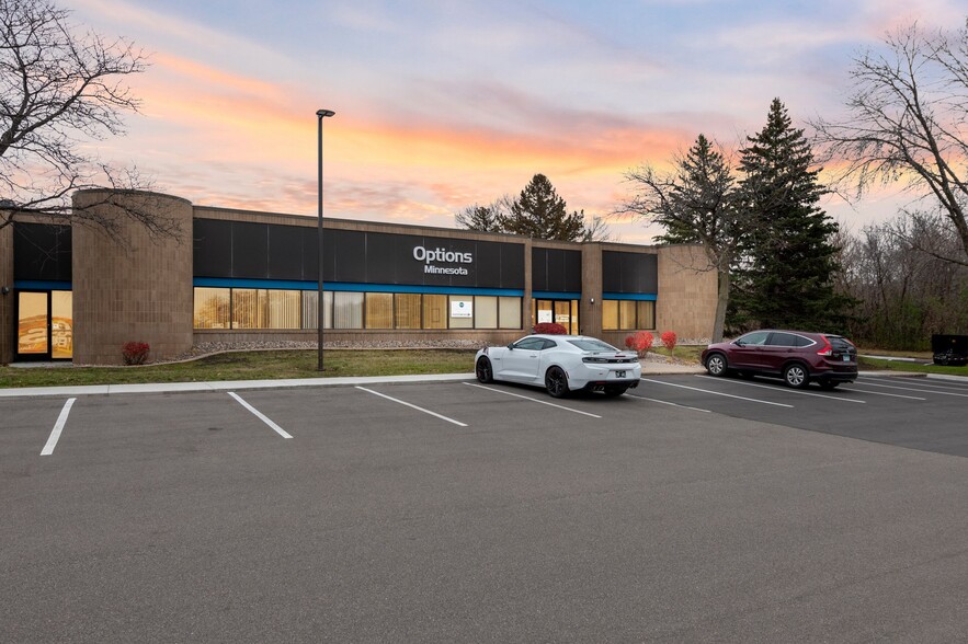 501-617 Travelers Trl, Burnsville, MN for lease - Building Photo - Image 2 of 36