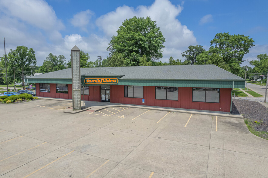 912 E Main St, Olney, IL for lease - Building Photo - Image 2 of 7