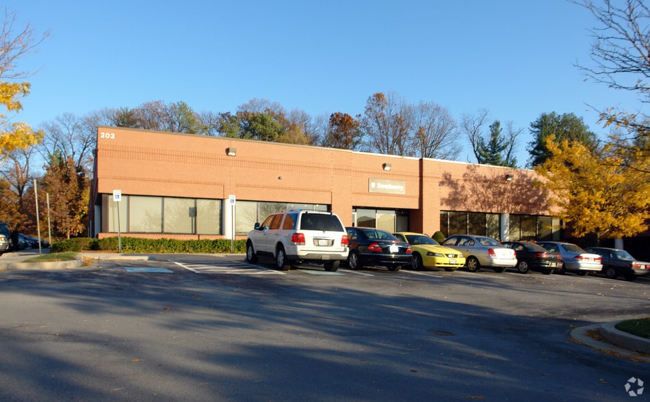 203 Perry Pky, Gaithersburg, MD for lease - Building Photo - Image 2 of 2