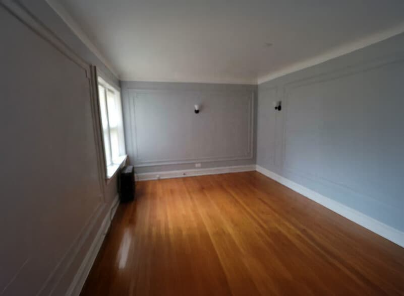 1653 E 85th Pl, Chicago, IL for sale - Building Photo - Image 2 of 5