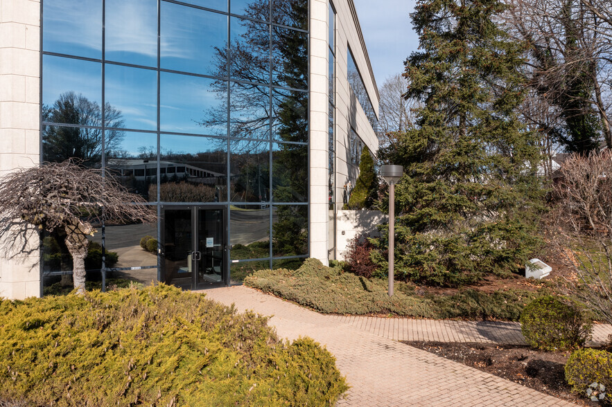 45 Danbury Rd, Wilton, CT for lease - Building Photo - Image 3 of 5