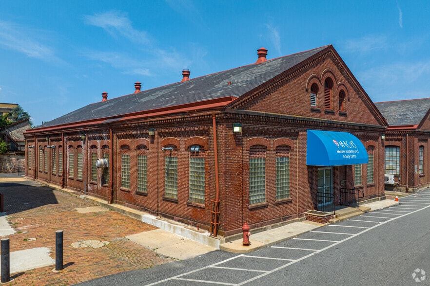 2275 Bridge St- Building 42, Philadelphia, PA for sale - Building Photo - Image 2 of 6