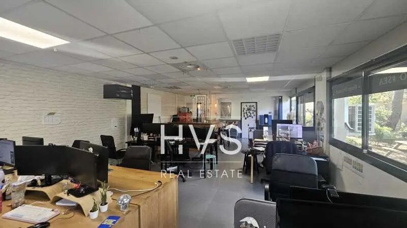 Office in Aix-en-Provence for lease - Interior Photo - Image 2 of 4
