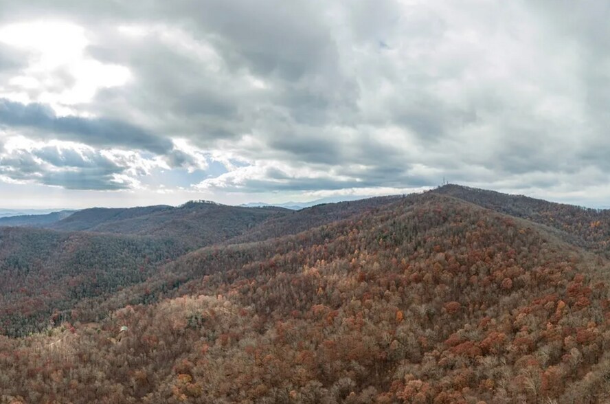 0290 Pond Road 1, Spruce Pine, NC 28777