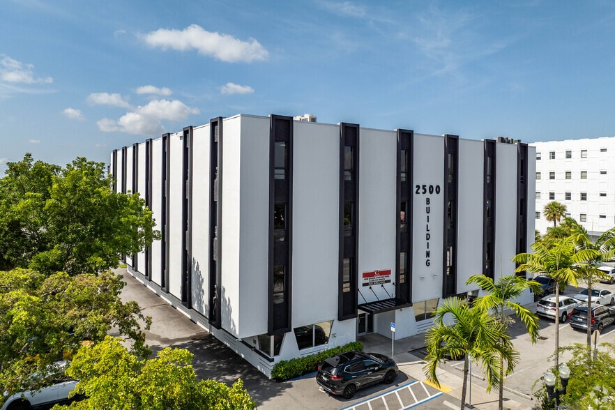 2500 Hollywood Blvd, Hollywood, FL for lease - Building Photo - Image 1 of 14