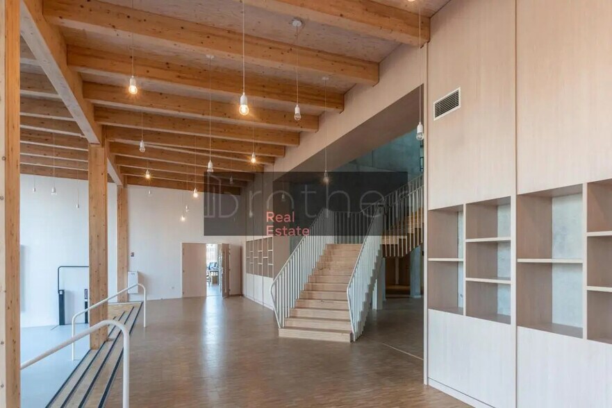 Office in Bordeaux for lease - Interior Photo - Image 2 of 6
