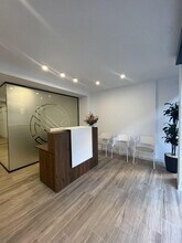 Office in Elche, Alicante for lease Interior Photo- Image 1 of 5
