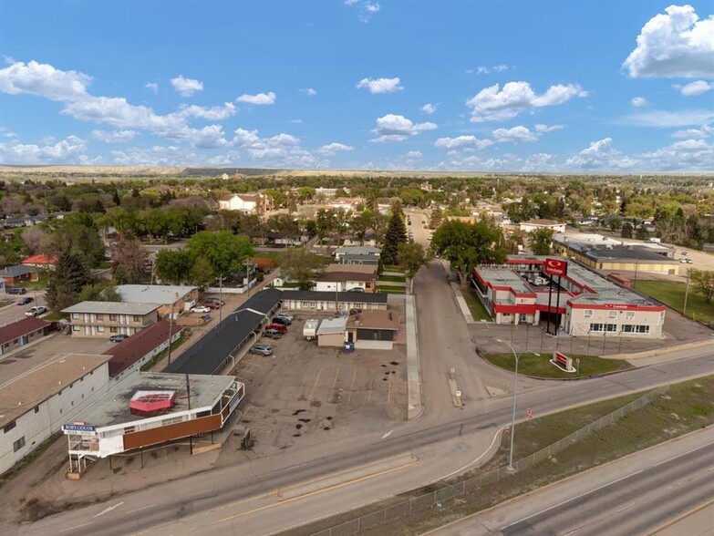 773 8 St SW, Medicine Hat, AB for sale - Building Photo - Image 3 of 9