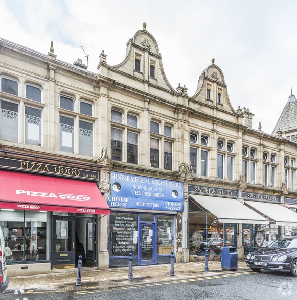 11 Corporation St, Dewsbury for lease - Building Photo - Image 2 of 11