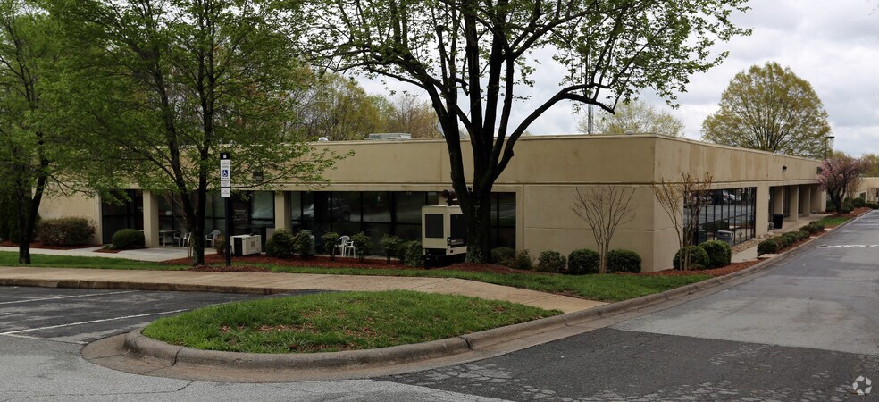 7819 National Service Rd, Greensboro, NC 27409 - Airpark 4 | LoopNet - 7900 National Service Road Greensboro Nc