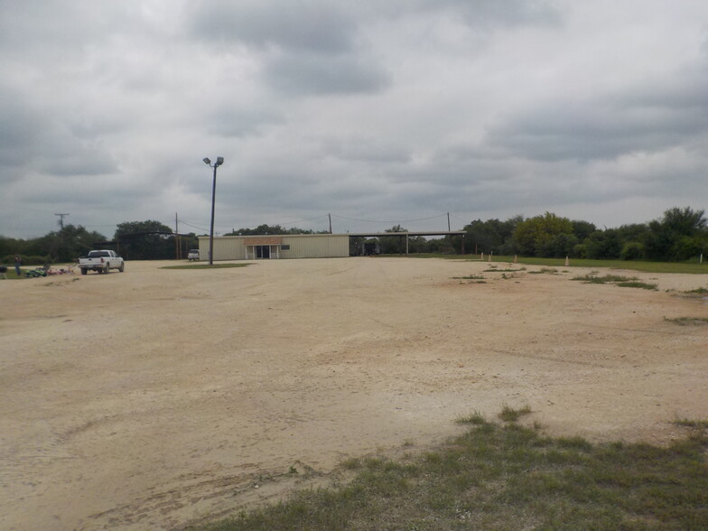 828 S Bi 35D, Dilley, TX for sale - Primary Photo - Image 1 of 1