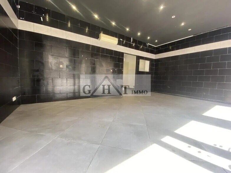 Retail in Alfortville for sale - Interior Photo - Image 2 of 4