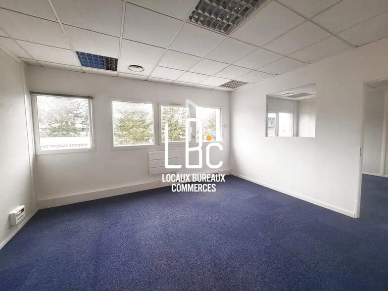 317 Boulevard Marcel Paul, Saint-Herblain for lease - Interior Photo - Image 2 of 10