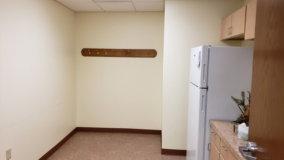 923 Westport Pl, Manhattan, KS for sale Building Photo- Image 1 of 1