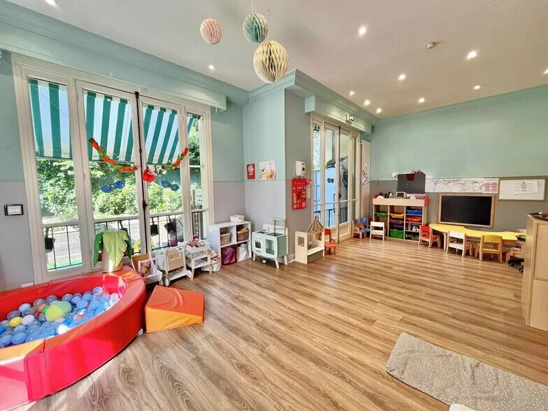 Office in Nice for lease - Building Photo - Image 2 of 8