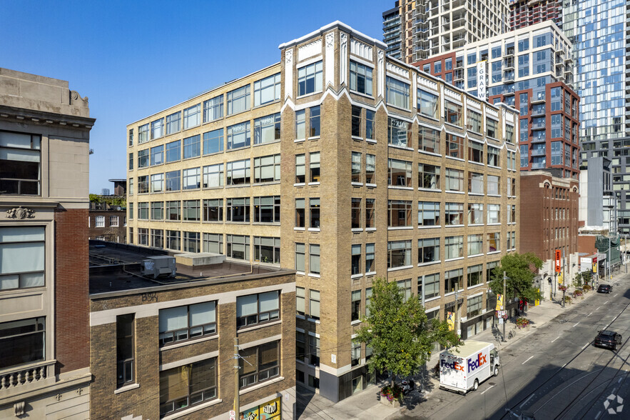 366 Adelaide St W, Toronto, ON for lease - Building Photo - Image 2 of 2